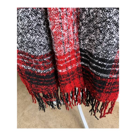 Steve Madden Plaid Blanket Scarf With Fringe Red Black White. Womens One Size - Picture 4 of 4